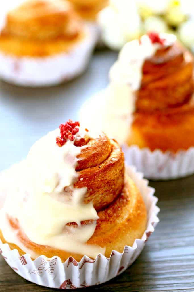 bread-cloud-cinnamon-roll-2