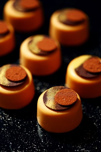 Bread-Cloud-Studio-Fiona-Kwok-Chocolate-Moon-Cake-4301