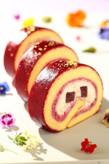 Bread-Cloud-Studio-Phoebe-Avila-Black-Currant-Roll-Cake-4168-b