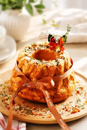 Bread-Cloud-Studio-Sarah-Yam-Savory-Kouglof-GD-DI0A8800-C-500