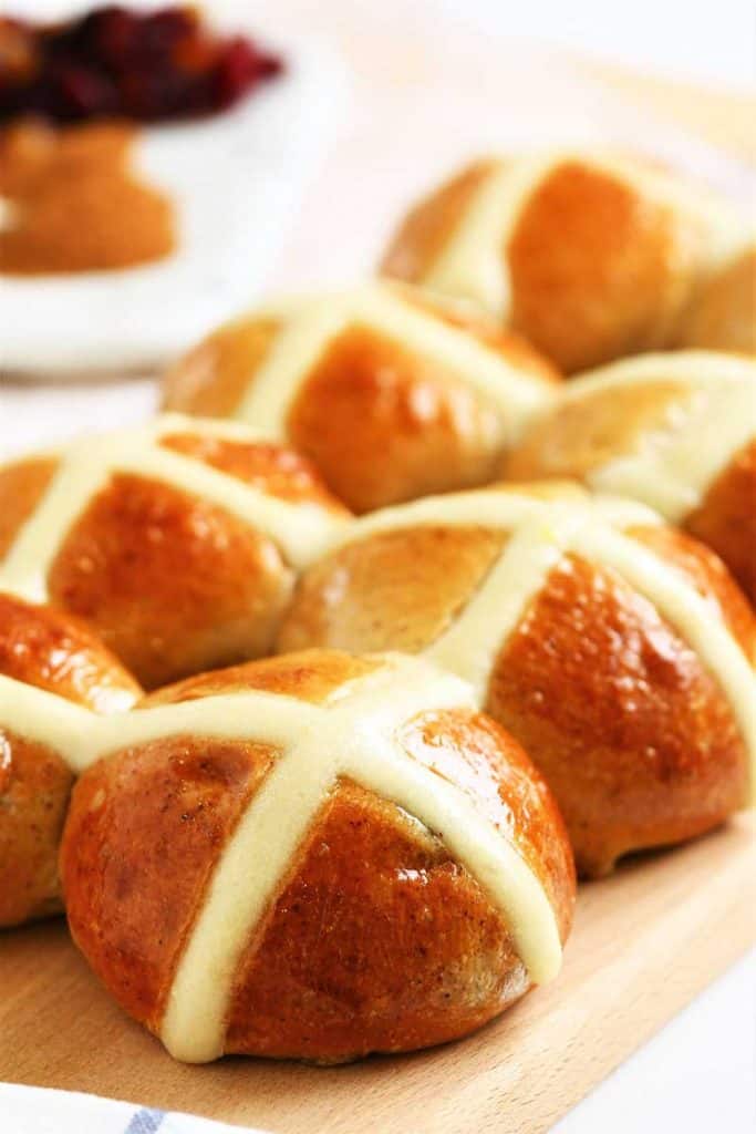Bread-cloud-easter-hot-cross-bun-4930